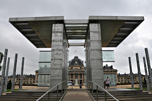 Le Mur pour la Paix: this is why Paris is stunningly mysterious Le Mur pour la Paix: this is why Paris is stunningly mysterious