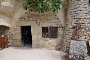 This is why Rochemenier is a fascinating history of French cave dwellings